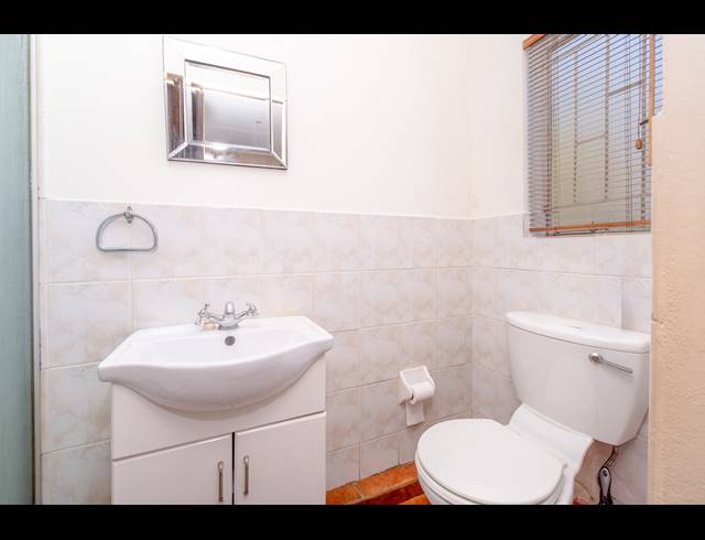 2 BEDROOM TOWNHOUSE FOR SALE IN ALLEN'S NEK